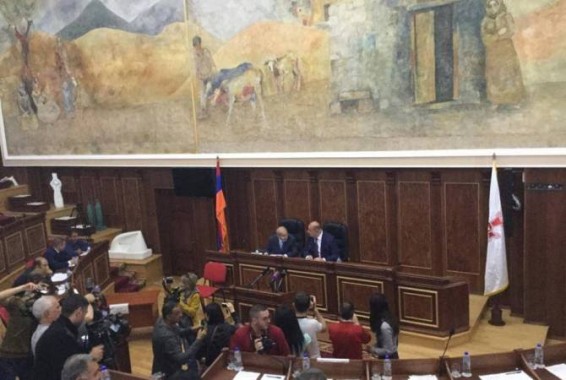 Գյումրու ավագանին քննարկում է քաղաքապետ Սամվել Բալասանյանին անվստահություն հայտնելու հարցը
