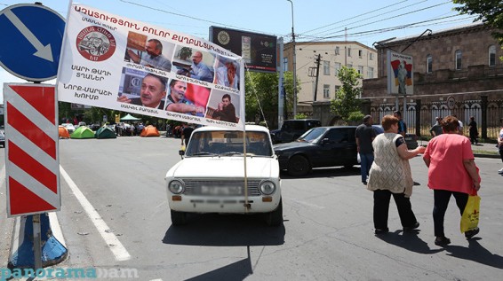 Автомобильное движение по проспекту Аршакуняца в Ереване восстановлено