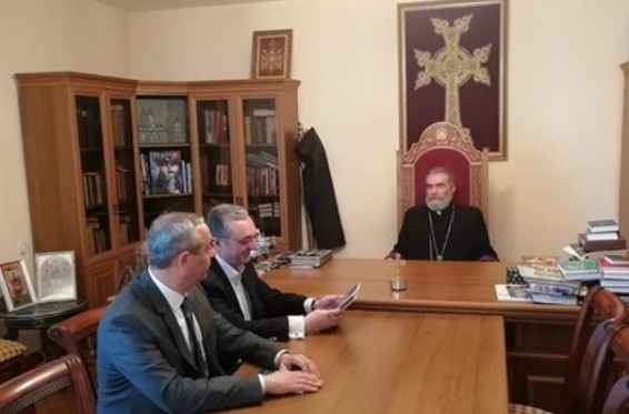Պարգև սրբազանը Հայաստանի արտգործնախարարին ներկայացրեց Արցախի թեմի գործունեությունը և ծրագրերը