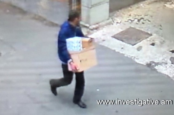 Գողություն` կայանված ավտոմեքենայի սրահից