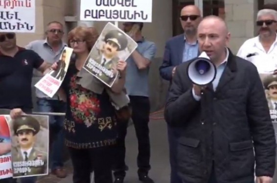 Բողոքի ակցիա՝ Վճռաբեկ դատարանի դիմաց. պահանջում են ազատ արձակել Սամվել Բաբայանին