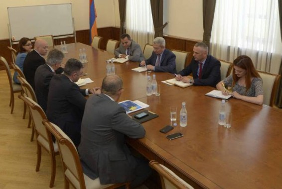 Ատոմ Ջանջուղազյանը ՎԶԵԲ ներկայացուցչի հետ խոսել է կառավարության սահմանած առաջնահերթություններից