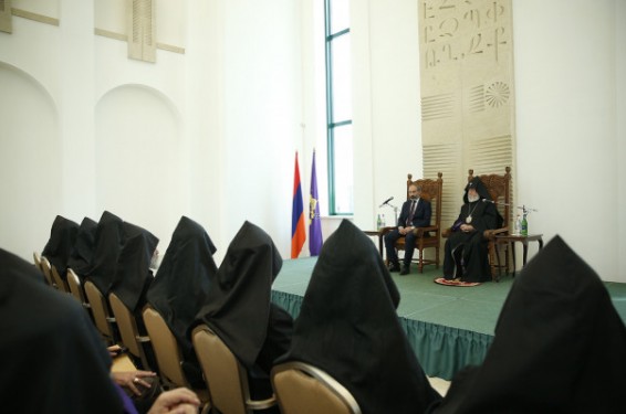 Նիկոլ Փաշինյանը հանդիպել է Գերագույն հոգևոր խորհրդի և եպիսկոպոսաց դասի տարեկան ժողովի մասնակիցներին