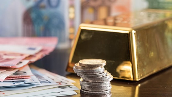 Евро обновил годовой минимум и нацелился на уровень 70 рублей