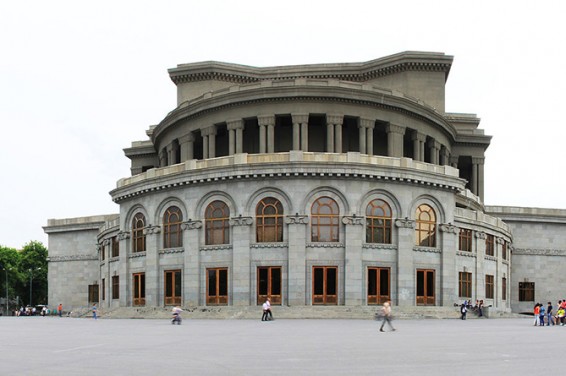 Օպերայի շենքում հրդեհի կասկածանքով մարտական հաշվարկ է մեկնել. պարզվել է նկուղում խորոված են պատրաստում