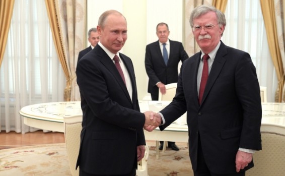 Путин принял в Кремле Джона Болтона