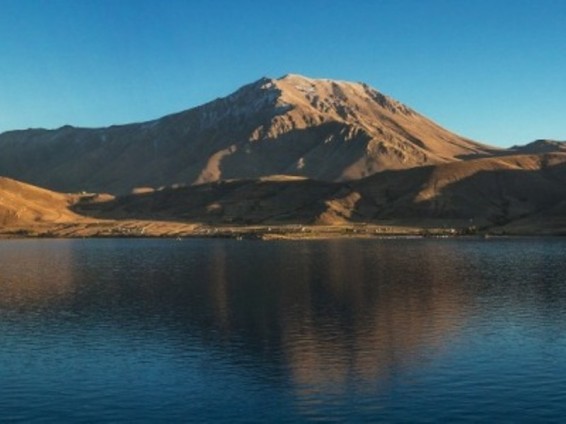 Իրանցիները Վանա լճի ափին լողափեր են ուզում