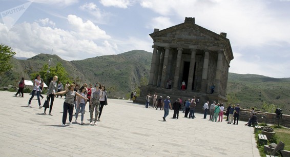 «Ախպեր ջան» ու մի քիչ խորոված․ հնդիկները լրջորեն զբաղվում են Հայաստանի գովազդով