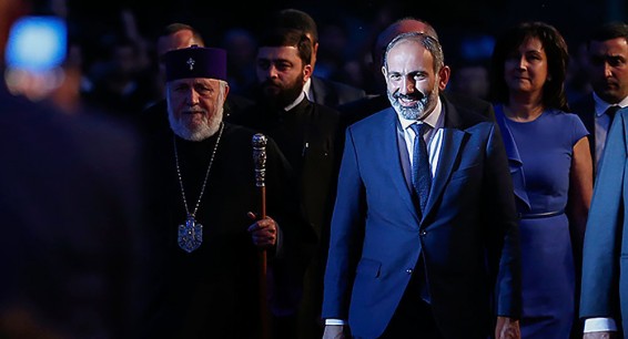 Пашинян не хочет вмешиваться, но полиция проверит действия противников Католикоса