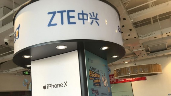 Трамп избавил ZTE от санкций США