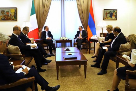 ԱԳ նախարար Զոհրաբ Մնացականյանն իտալացի գործընկերոջ հետ երկու միջպետական փաստաթուղթ է ստորագրել
