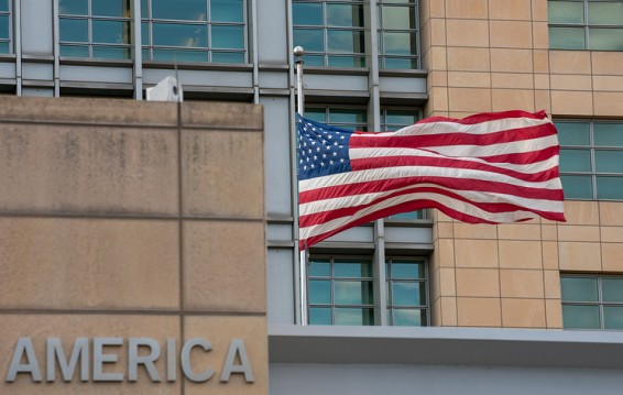 Guardian: агент спецслужб РФ более 10 лет работал в посольстве США в Москве