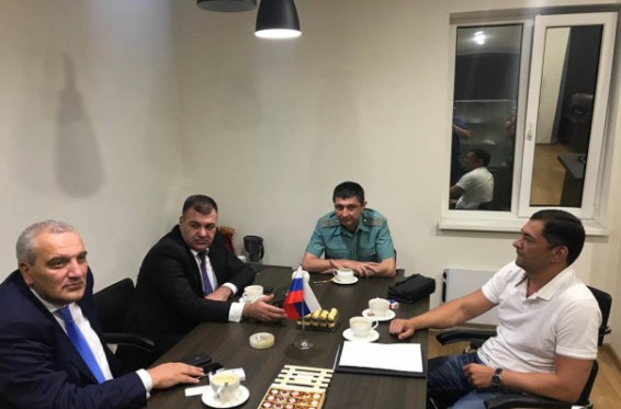Առաջնահերթությունը տրվում է մարդատարներին, հետևաբար բեռնատարների թողունակությունը նվազում է. ռուսական կողմը՝ Լարսում կուտակումների մասին