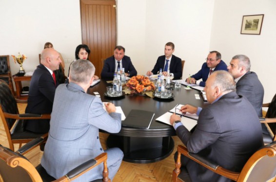 Արծվիկ Մինասյանը և ՀՀ-ում Բելառուսի դեսպանը քննարկել են մի շարք բիզնես-ծրագրերի գործարկման տարբերակներ
