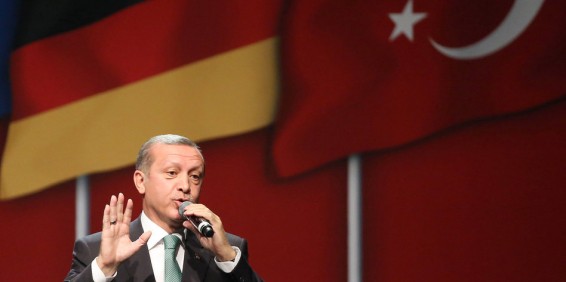Berliner Zeitung. «Էրդողանը Գերմանիա է մեկնում՝ օգնություն խնդրելու»