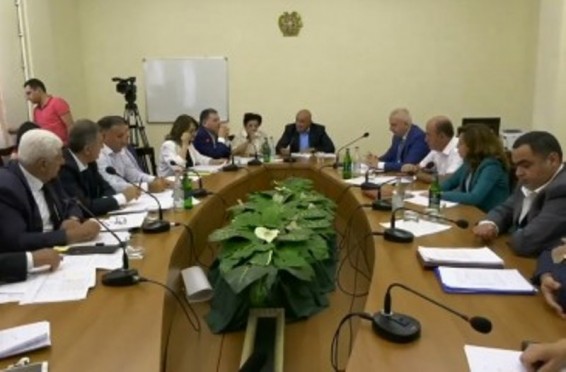 Ուղիղ. ԱԺ հանձնաժողովում քննարկում են Սեւանից 40 մլն խմ ջրառի հարցը