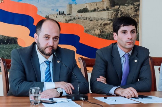 Արարատի մարզպետարանում կայացած խորհրդակցության ժամանակ կրթության նախարարը կենսական հարց է համարել դպրոցների ապաքաղաքականացումը