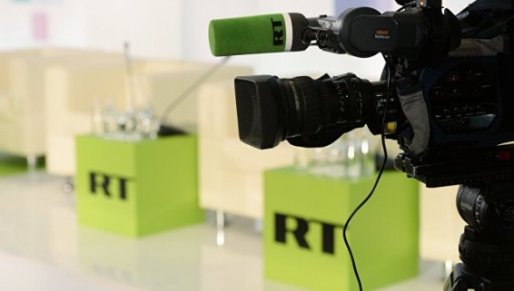 Власти Франции предложили не аккредитовывать журналистов RT и Sputnik