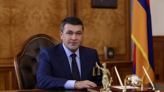 Экс-глава полиции Армении получил награду от президента России