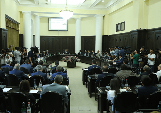 Ուղիղ. Կառավարության նիստ`oրակարգում կա 21 հարց, որից 13-ը չզեկուցվող է, մեկը՝ գաղտնի