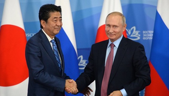 Японские СМИ рассказали о приватном разговоре Путина и Абэ