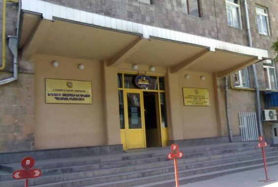 Թատրոնի և կինոյի ինստիտուտի մի խումբ ուսանողներ պահանջում են ռեկտորի հրաժարականը