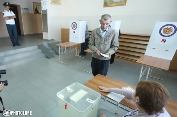 Наблюдатели представили основные нарушения в ходе выборов в Совет старейшин Еревана