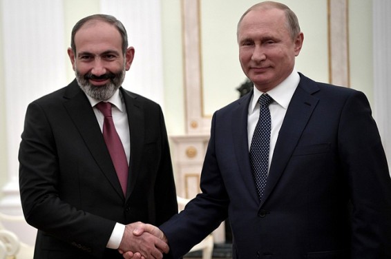 Путин на полях саммита СНГ кратко переговорил с Пашиняном
