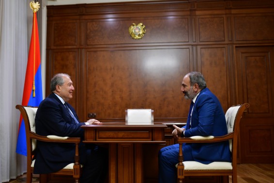 Արմեն Սարգսյանն ու Նիկոլ Փաշինյանը հանդիպեցին