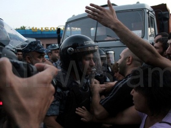 Սարի թաղում ոստիկաններ են վիրավորվել. իրավապահներ