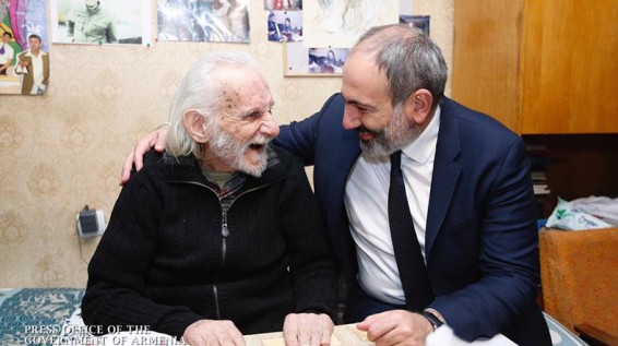 Никол Пашинян: Принял решение о присвоении Ерванду Манаряну звания народного артиста Армении