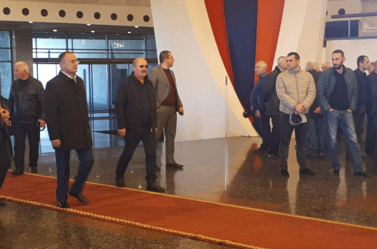 Սեյրան Օհանյանը և այլ քաղաքական ու մշակութային գործիչներ հրաժեշտ են տալիս Յուրի Վարդանյանին. Լուսանկարներ