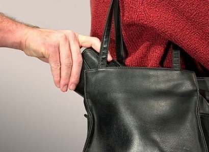 47 երթուղու ավտոբուսի սրահում մի կնոջ պայուսակից գողացել էր 37.000 դրամ