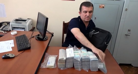 Начальник охраны Сержа Саргсяна и его жена обвиняются в отмывании денег