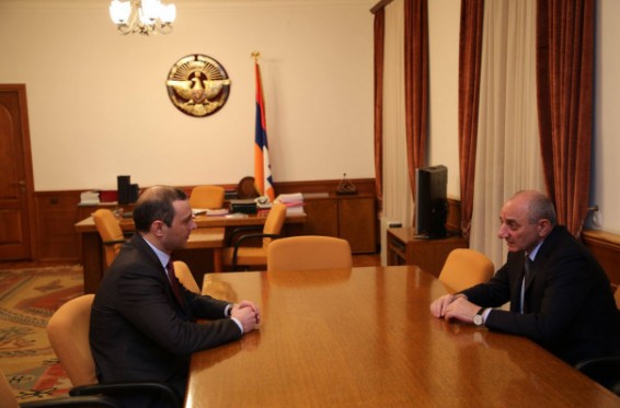 ՀՀ ԱԽ քարտուղարը Արցախի նախագահի և պաշտոնատար այլ անձանց հետ քննարկել է ՀՀ արտահերթ խորհրդարանական ընտրությունների քարոզարշավի ընթացքը