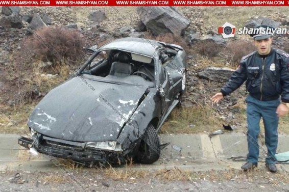 Խոշոր վթար Աշտարակի կամրջի մոտ. Opel-ը մի քանի պտույտ գլորվել, բախվել քարերին. մայր ու որդի հիվանդանոցում են