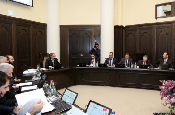 50 մլն դրամ կհատկացվի 2 և ավելի երեխա ունեցող, բարձր առաջադիմությամբ ուսանողների և Ապրիլյան պատերազմի մասնակիցների վարձավճարները մասնակի փոխհատուցելու համար