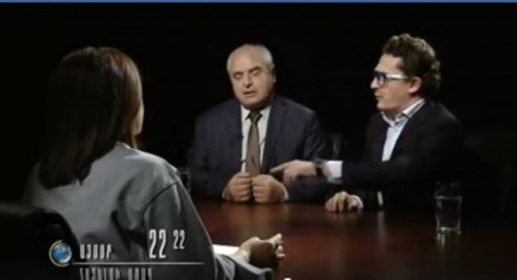 «Հայելու առաջ» հաղորդման հյուրերն են՝ Մենուա Հարությունյանը և Ազատ Արշակյանը