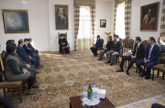 Գարեգին Բ-ն ընդունել է «Լուսավոր Հայաստան» կուսակցության խորհրդարանական խմբակցությանը
