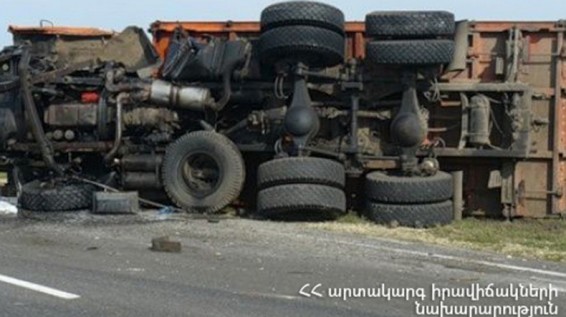 Ջաջուռի մոտ բեռնատար է շուռ եկել