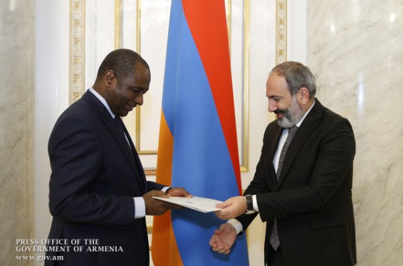 Որպես Ֆրանկոֆոնիայի միջազգային կազմակերպությունում նախագահող երկրի ղեկավար՝ Նիկոլ Փաշինյանն ստորագրել է ՖՄԿ գլխավոր քարտուղարի աշխատանքային պայմանագիրը