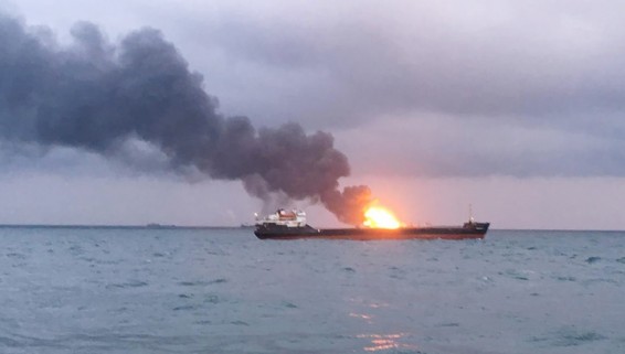 Танкеры в Черном море продолжают гореть