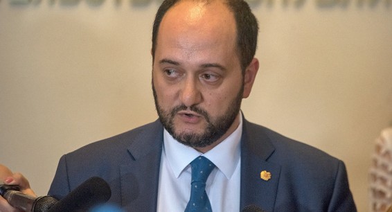 Министр образования Армении: дети не должны по нескольку раз проходить одно и то же