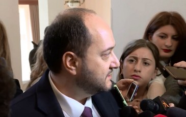 Քահանա-Կրթության նախարար հայտնի բանավեճը սոցցանցերում արդեն վերաճել է վիրտուալ պատերազմի