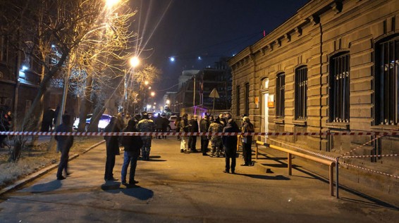Под угрозой обрушения не только историческое здание по улице Арами, 23, но и соседняя квартира