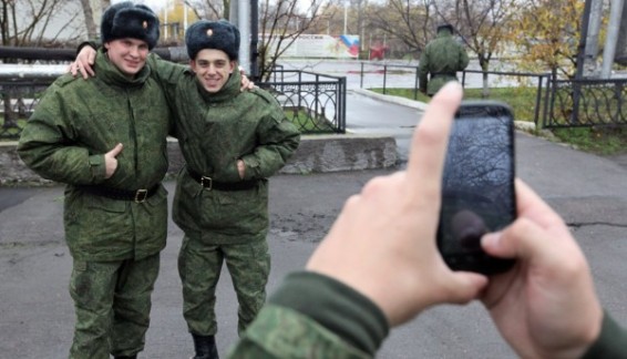 Госдума запретила военным пользоваться смартфонами