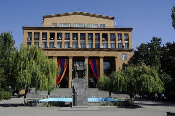 Հափշտակվել և յուրացվել է մոտ 27 մլն դրամ, 10 հազար դոլար կաշառքի դիմաց կնքվել է 400 մլն դրամի պայմանագիր. Ոստիկանությունը՝ ԵՊՀ-ում կատարված ապօրինությունների մասին