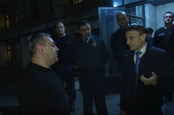 Վալերիյ Օսիպյանն անակնկալ այցելել է ոստիկանության Մալաթիայի և Մաշտոցի բաժիններ