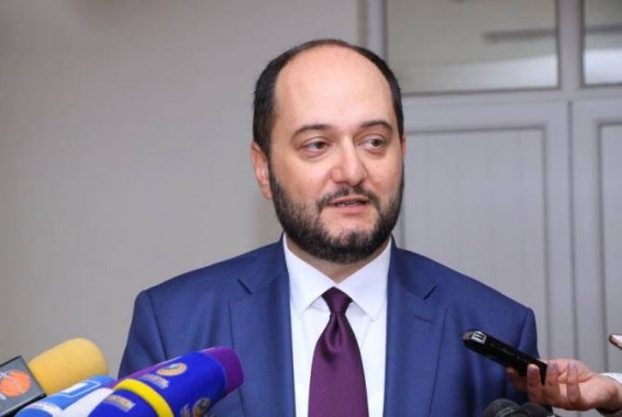Կրթության և գիտության նախարարը վստահեցնում է՝ բոլոր ռեկտորների նկատմամբ ցուցաբերում է հավասար ու արդար վերաբերմունք
