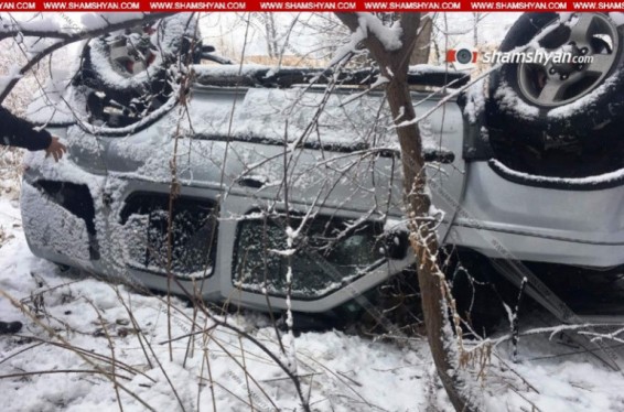 Սյունիքում 29–ամյա վարորդը Nissan-ով դուրս է եկել երթևեկելի գոտուց և գլխիվայր հայտնվել ձորում, կա վիրավոր. Shamshyan.com
